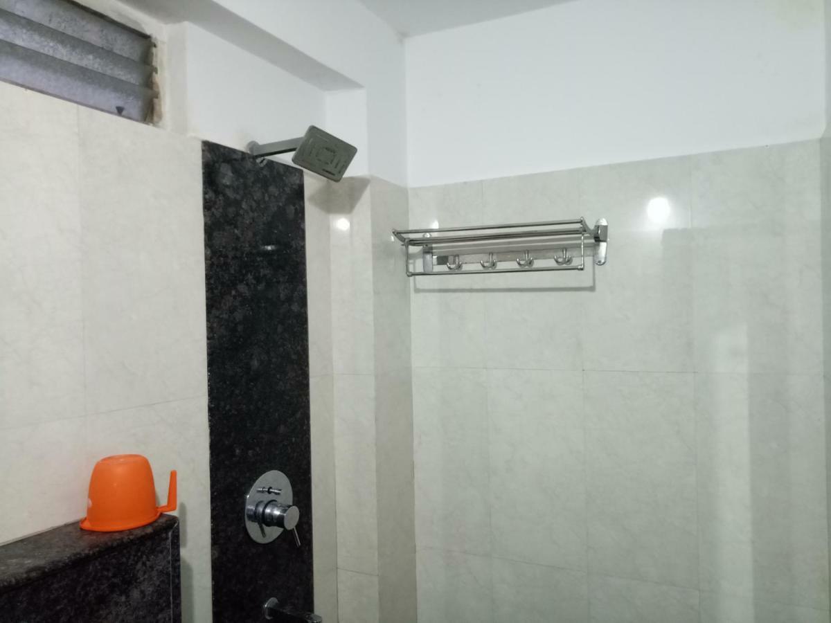 Assam Jatri Niwas Hotel Puri Exterior foto